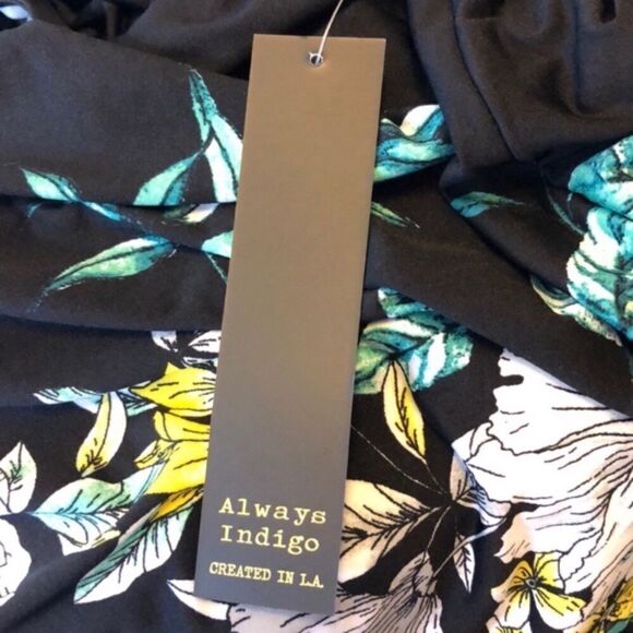 Always Indigo Plus Floral Design Tie Sleeve Top Size 1X NWT - Picture 8 of 8